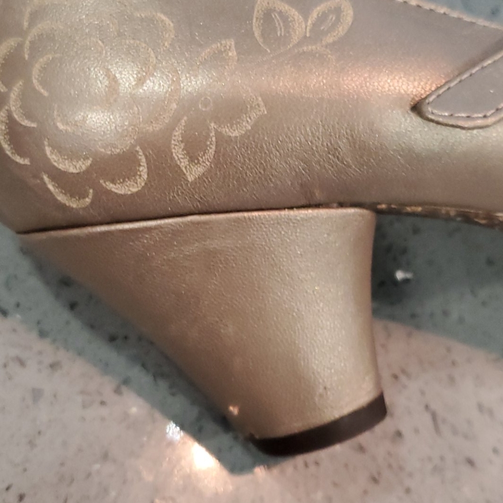 Mary Jane adorable laser etch shoes - Picture 5 of 5